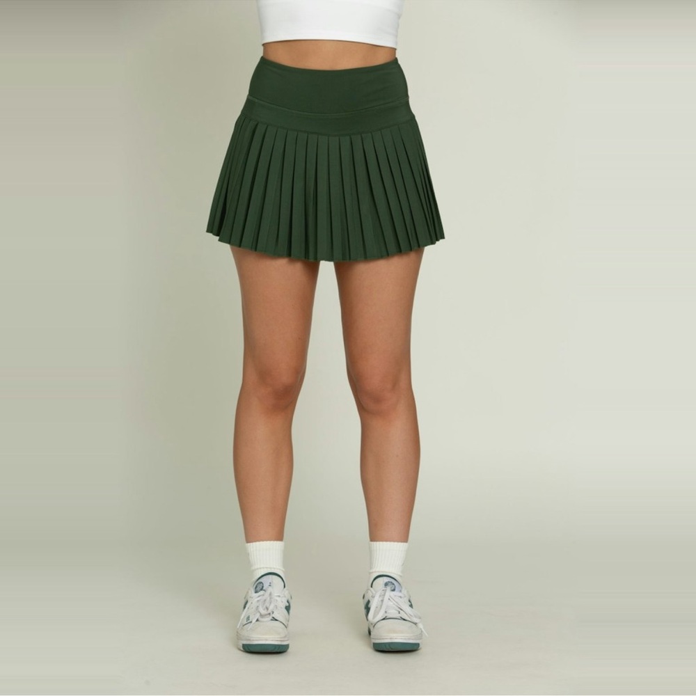 NWOT 15” Forest Green Pleated Tennis Skirt | Small (S) | Gold Hinge